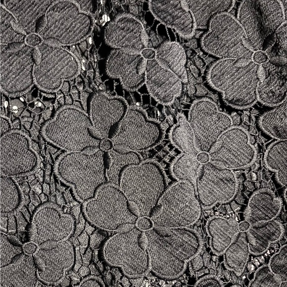 Floral cut out sleeveless top - Picture 4 of 4